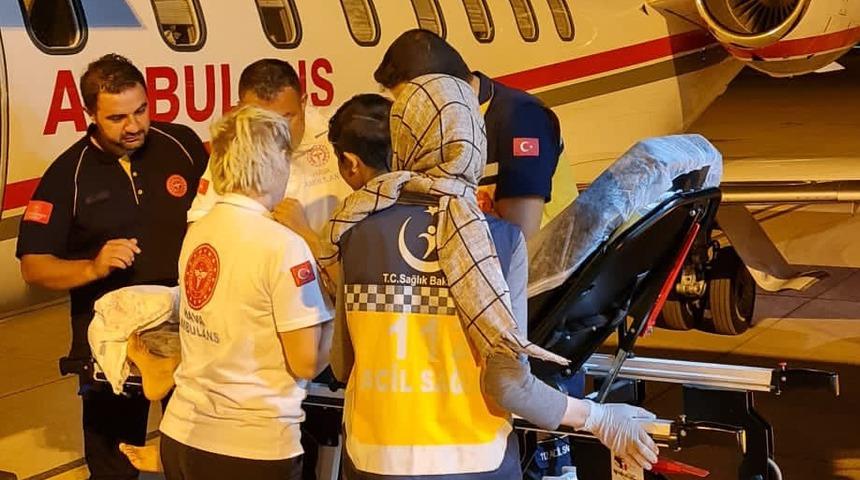 Mardin'de tedavi g&ouml;ren hasta &ccedil;ocuk ambulans u&ccedil;akla İstanbul'a nakledildi