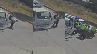 Seyir halindeyken nefesi kesildi, bölge trafik istasyonunun önüne sürdü! Polislerden hayat kurtaran müdahale