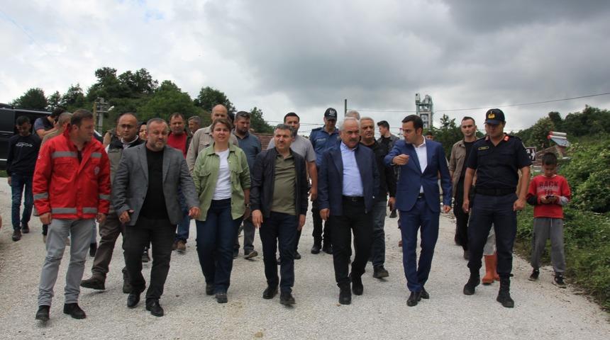 İçişleri Bakan Yardımcısı Ersoy, selin etkili olduğu Yığılca'da incelemelerde bulundu