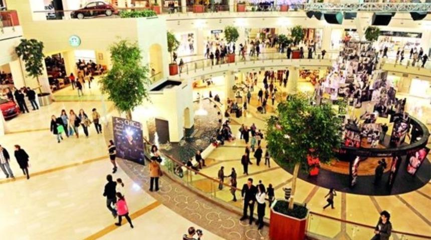 AVM&rsquo;de en &ccedil;ok erkekler zaman ge&ccedil;iriyor