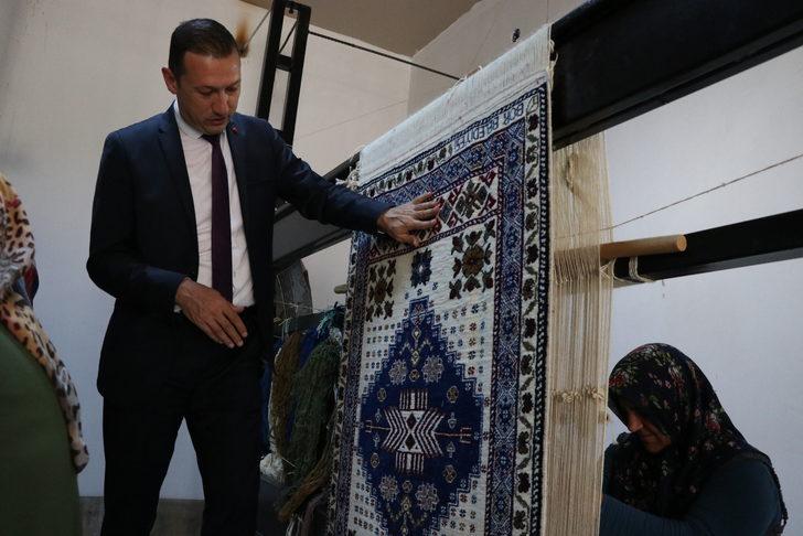 Niğdeli kadınlar belediyenin kooperatifindeki tezgahlarda halı dokuyor G3