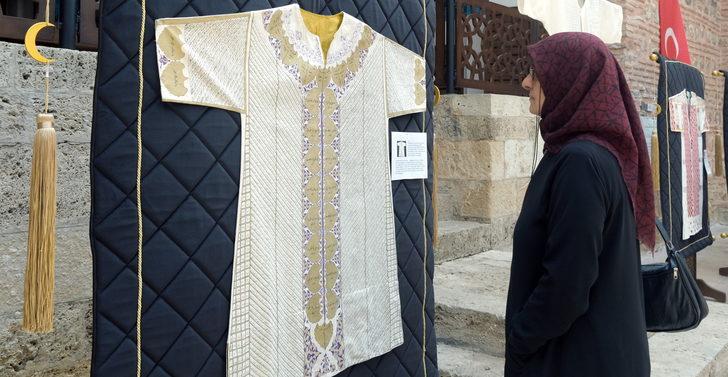 Osmanlı padişahlarının "dualı gömleklerinin" replikaları Bursa'da sergilendi G1
