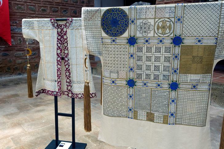 Osmanlı padişahlarının "dualı gömleklerinin" replikaları Bursa'da sergilendi G4