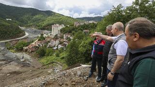 Bakan Karaismailoğlu selden etkilenen Kastamonu'nun ilçelerinde incelemede bulundu
