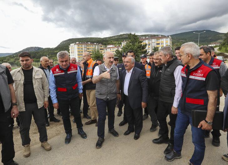Bakan Karaismailoğlu selden etkilenen Kastamonu'nun ilçelerinde incelemede bulundu G5