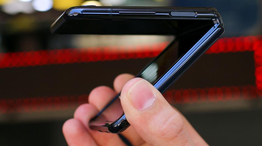 Daha ucuza katlanabilir telefon geliyor! İşte fiyatı