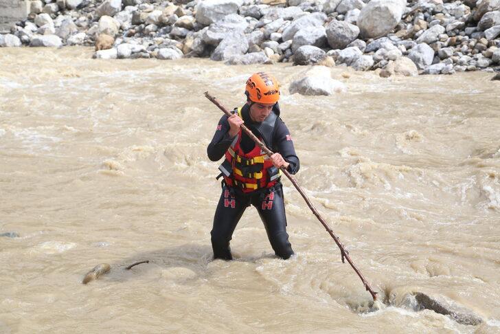 Kastamonu'da sele kapılan genci arama çalışmaları sürüyor G4