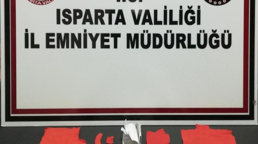 Isparta'da uyuşturucu operasyonunda yakalanan 6 zanlıdan 1'i tutuklandı