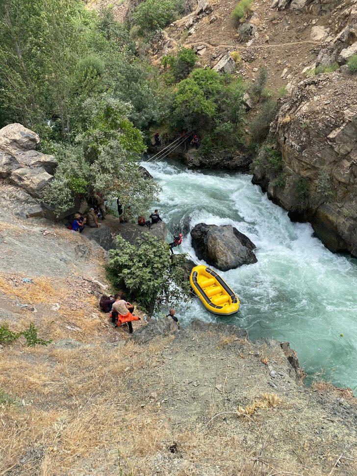 Müküs Çayı'nda kaybolan hemşireyi arama çalışması sürüyor G2