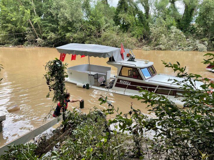 Bartın'da su alan gezi teknesi itfaiye ekiplerince kurtarıldı G3