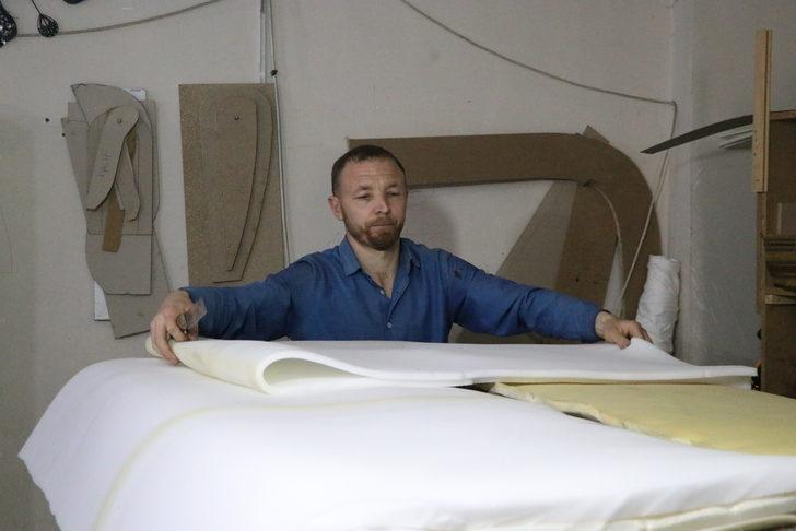 Niğde'de tamire getirilen kanepeden yaklaşık 110 bin lira değerinde altın çıktı G2