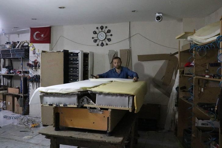 Niğde'de tamire getirilen kanepeden yaklaşık 110 bin lira değerinde altın çıktı G4