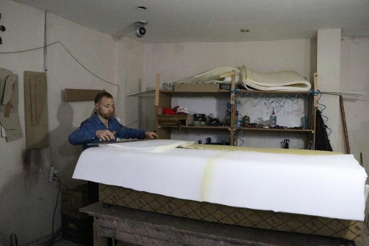 Niğde'de tamire getirilen kanepeden yaklaşık 110 bin lira değerinde altın çıktı G5