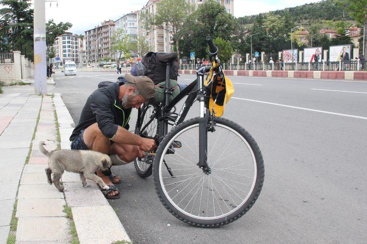 Bisikletli gezgin yolda sahiplendiği köpekle Türkiye'yi dolaşıyor G2