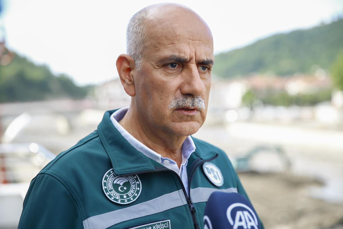 Tarım ve Orman Bakanı Kirişci, selden etkilenen Kastamonu'nun Bozkurt il&ccedil;esinde: