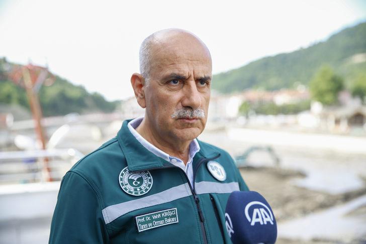 Tarım ve Orman Bakanı Kirişci, selden etkilenen Kastamonu'nun Bozkurt ilçesinde: G3
