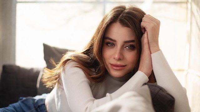 Seversin dizisinin Asya'sı İlayda Alişan güzelliğiyle büyüledi! 