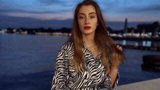 Çok Güzel Hareket 2 oyuncusu Fatma Tezcan deniz kıyısından bikinili poz verdi!