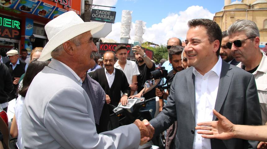 DEVA Partisi Genel Başkanı Babacan, Kırşehir'de ziyaretlerde bulundu