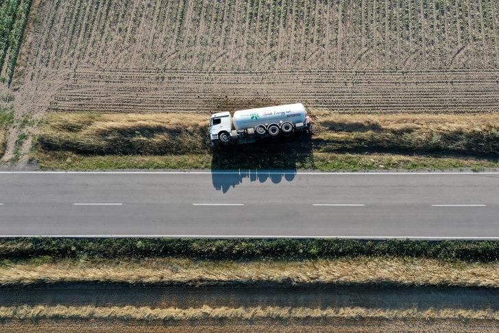 Edirne'de devrilen LPG yüklü tanker nedeniyle ilçe yolu ulaşıma kapandı G1