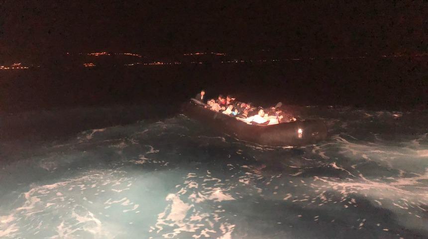 Çanakkale açıklarında 36 düzensiz göçmen yakalandı