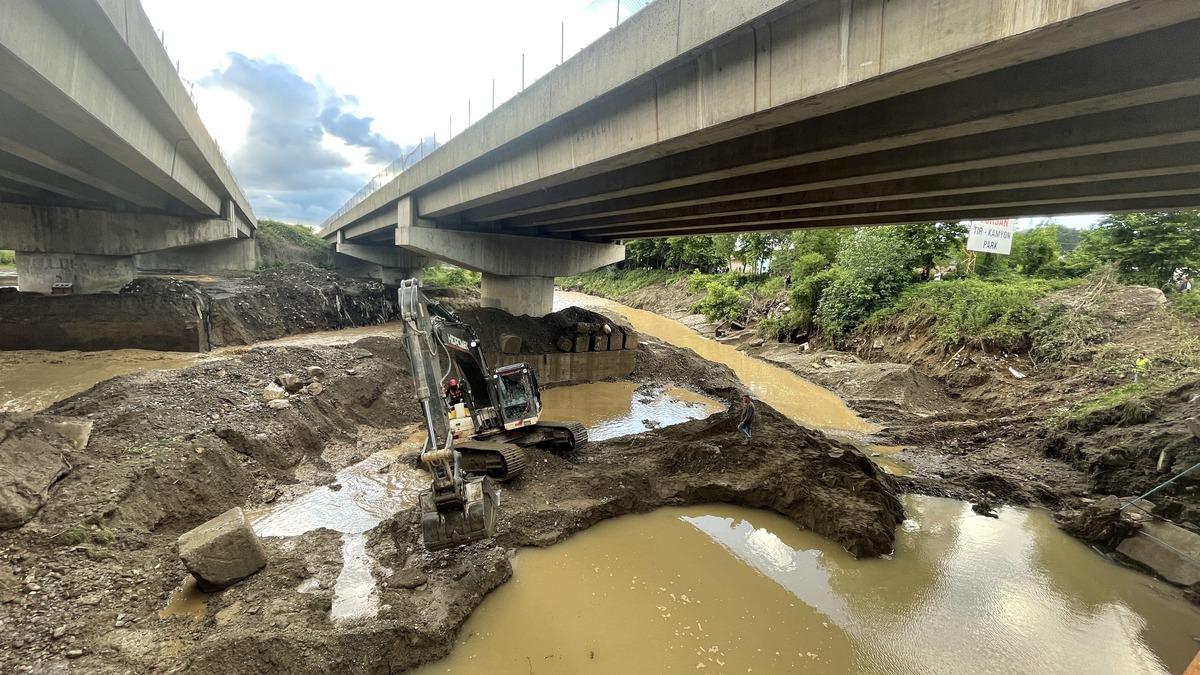 G&Uuml;NCELLEME - D&uuml;zce'de sele kapılan operat&ouml;r&uuml; arama &ccedil;alışmalarına ara verildi