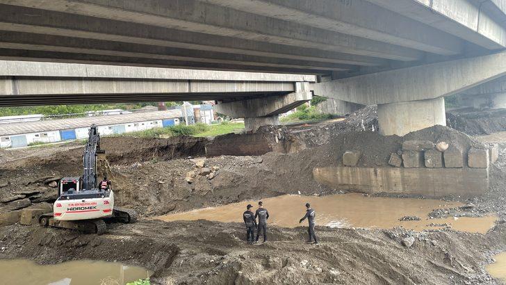 GÜNCELLEME - Düzce'de sele kapılan operatörü arama çalışmalarına ara verildi G3