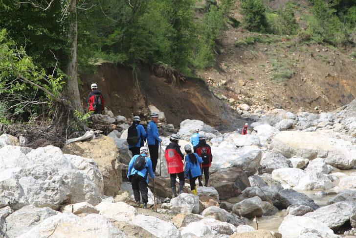 GÜNCELLEME - Kastamonu'da sele kapılan genci arama çalışmalarına ara verildi G1