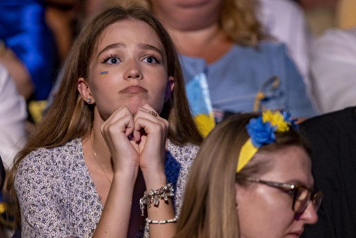 Sanatçı Jamala, Ukraynalı savaş mağduru çocuklar için konser verdi G1