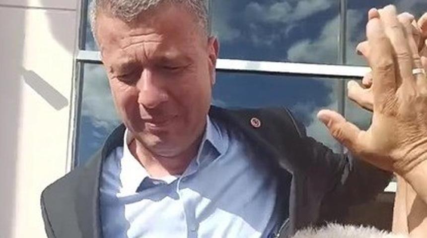 Bir kadınla fotoğrafları sızmıştı! Belediye Başkanı istifa kararı aldı, bazı vatandaşlar engel olmaya çalıştı