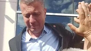 Bir kadınla fotoğrafları sızmıştı! Belediye Başkanı istifa kararı aldı, bazı vatandaşlar engel olmaya çalıştı