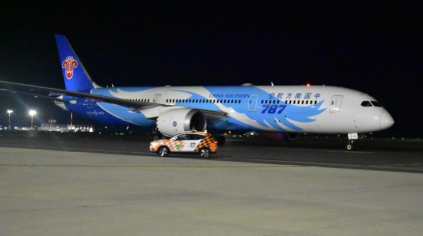 İki buçuk yıl sonra bir ilk! Wuhan'dan gelen uçak İstanbul'a indi...