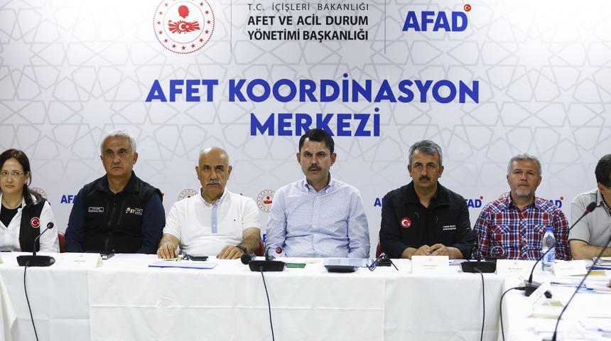 Bakanlar Kurum ve Kirişci, Kastamonu'da afet değerlendirme toplantısına katıldı