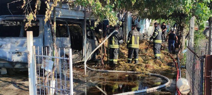 Muğla'da ağıl ve minibüs yandı G2