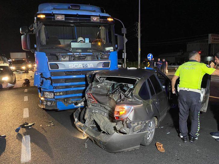 Düzce'de tırın otomobil ile taksiye çarptığı kazada 3 kişi yaralandı G2