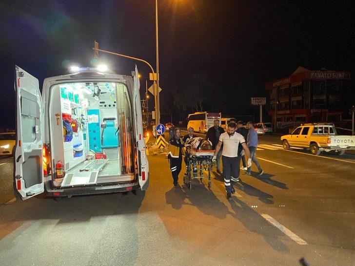 Düzce'de tırın otomobil ile taksiye çarptığı kazada 3 kişi yaralandı G3