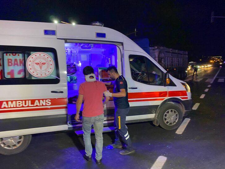 Düzce'de tırın otomobil ile taksiye çarptığı kazada 3 kişi yaralandı G4