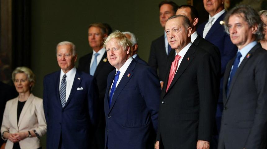 NATO, Soğuk Savaş d&ouml;nemi sonrası en b&uuml;y&uuml;k yeniden yapılanmaya gidiyor: 'Rusya birlik &uuml;lkelerine direkt tehdit'