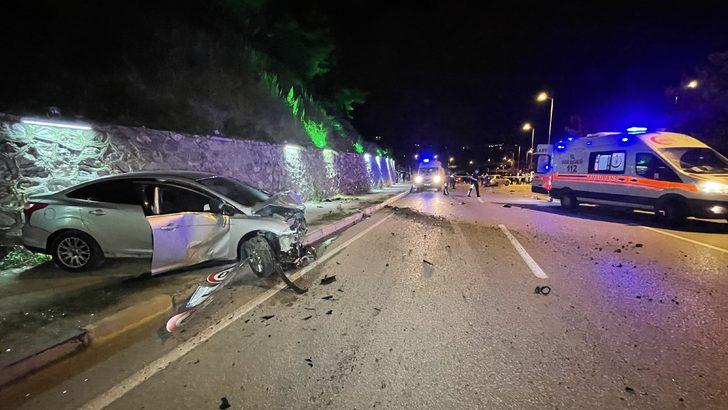 GÜNCELLEME - Karabük'te 2 otomobilin çarpıştığı kazada 2 kişi öldü, 2 kişi yaralandı G3