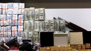 Türkiye bu operasyonu konuşuyor! Deste deste paralar, banka hesapları, özel uçak ve…