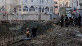 Harita mühendisi 25 metrelik inşaat çukuruna düşerek öldü