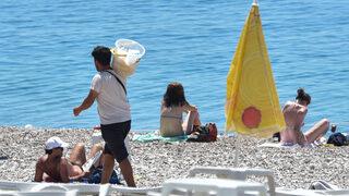 Dünyaca ünlü Konyaaltı Sahili'nde şaşırtan taktik! Seyyar satıcıların yaptığı 'pes' dedirtti