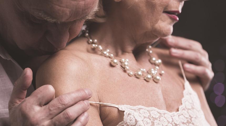 Yaş sadece sayılardan ibaret! ''70 yaşındayım ve 83 yaşındaki eşimle her gün seks yapıyorum''