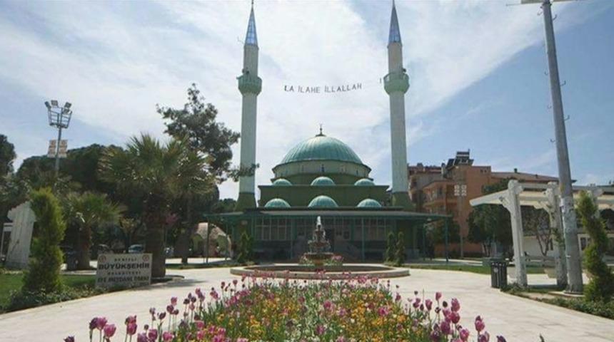 Kıblesi yanlış cami yeniden inşa edilecek