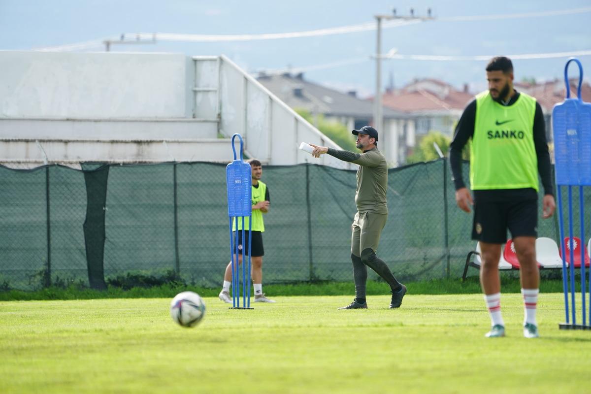 Gaziantep FK, Bolu'da yeni sezon hazırlıklarını s&uuml;rd&uuml;r&uuml;yor