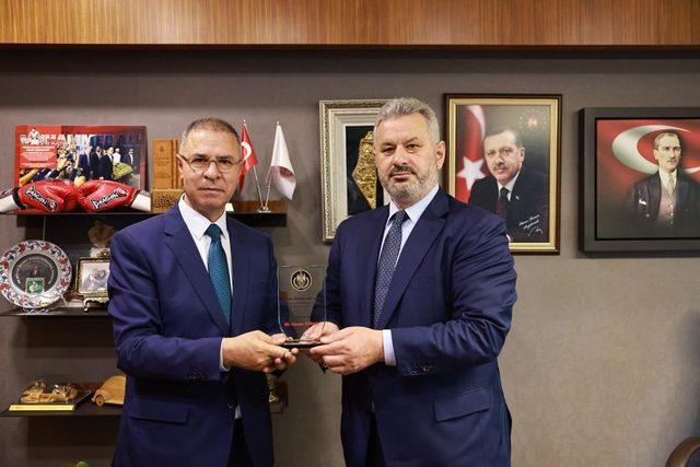 Filistin'den Türkiye-Filistin Parlamentolar Arası Dostluk Grubu Başkanı Turan'a ödül