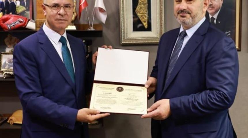 Filistin'den Türkiye-Filistin Parlamentolar Arası Dostluk Grubu Başkanı Turan'a ödül