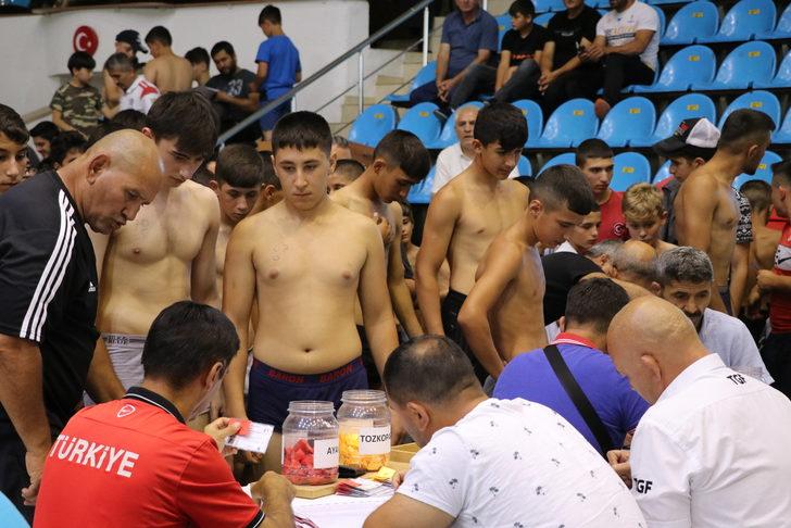 Kırkpınar pehlivanlarından fazla kiloya "poşetli antrenman" çözümü G2