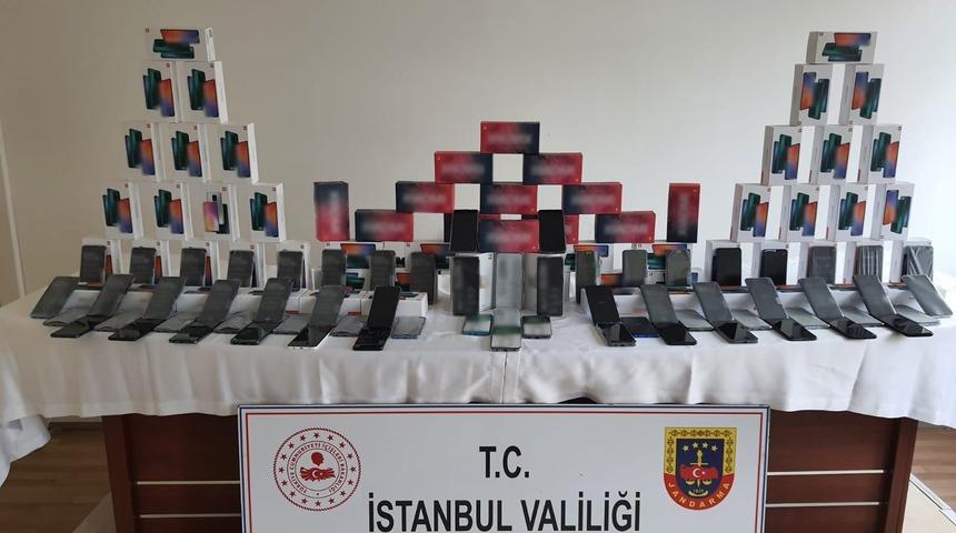 İstanbul'da 535 ka&ccedil;ak cep telefonu ele ge&ccedil;irildi