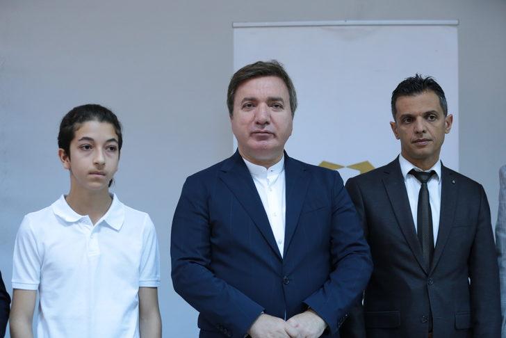 Aksaray'da LGS'de tam puan alan öğrenci altınla ödüllendirildi G1